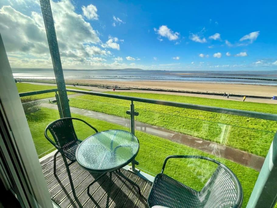 Beachfront Bliss With Spectacular Views Llanelli Ngoại thất bức ảnh